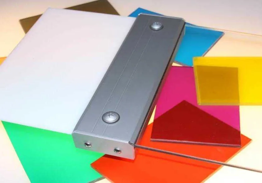 Monolithic polycarbonate sheets
